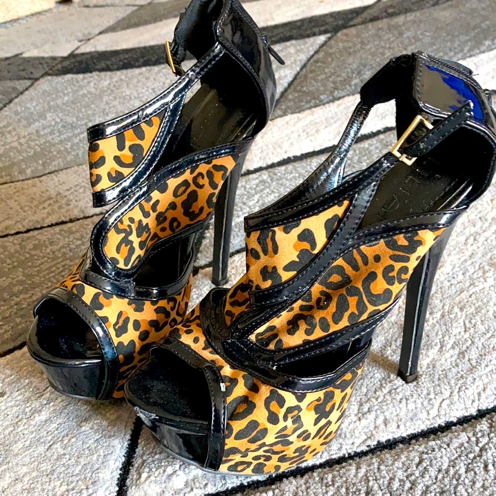 Cheetah size 7 heels